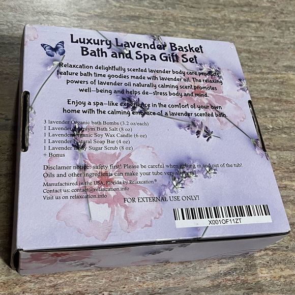 New Relaxcation Luxury Lavender bath and spa gift set - Picture 3 of 16